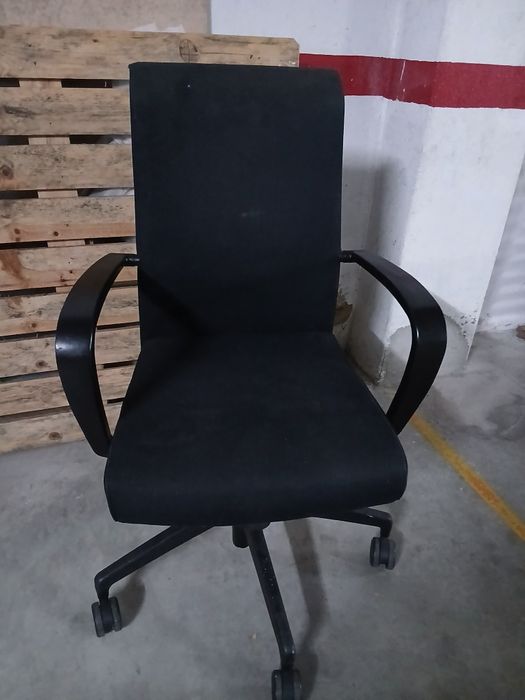Cadeira  escritori o , rotativa e sobe e desce