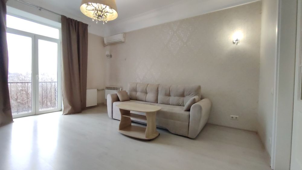 Продам 2к. Центр Д. Яворницького 125