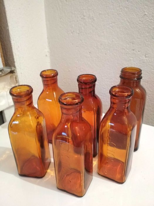 Frascos antigos de farmácia/laboratório