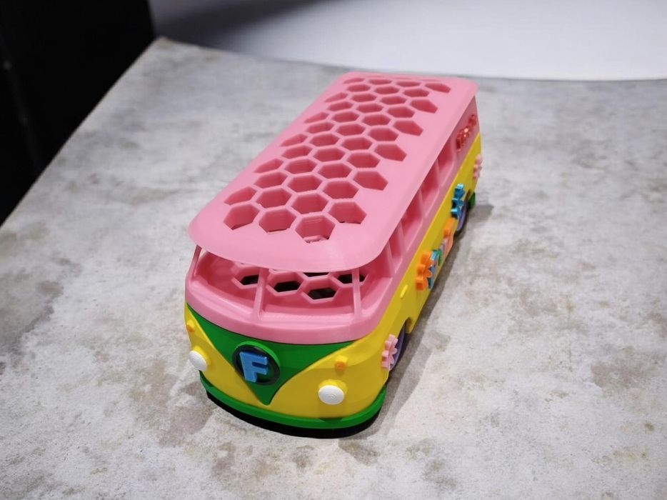 Bus Friendz organizer na mazaki i kredki - personalizacja napisu.
