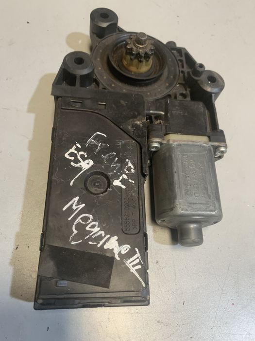 Motor vidro frente esquerdo Renault Megane III