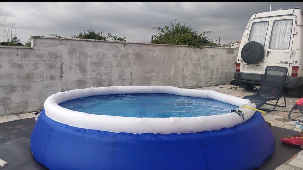 Piscina usada em bom estado