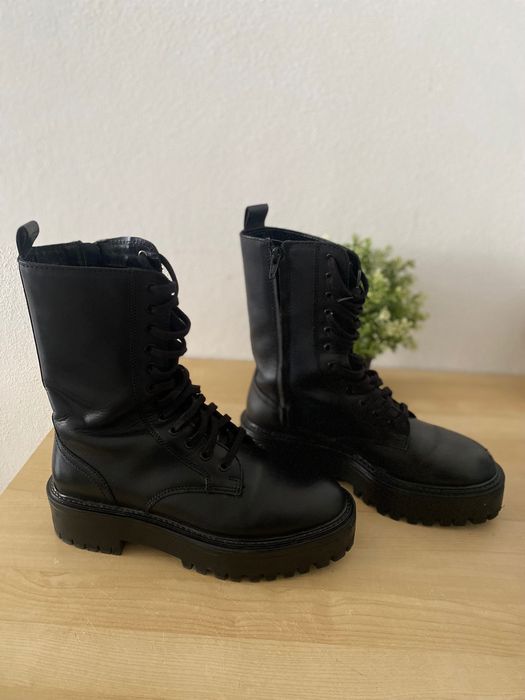 Botas militares em pele mango
