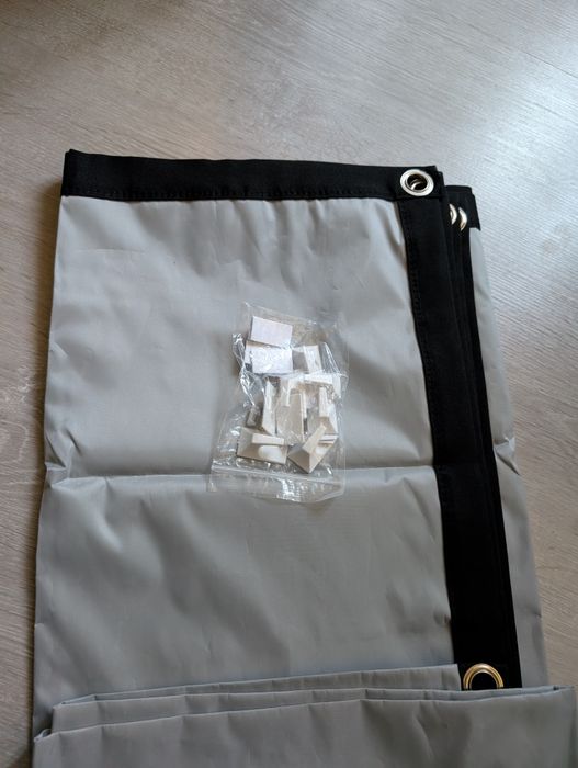 Екран для проектора світловідбивний