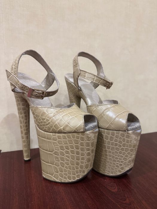 Стріпи трійка бежеві 38р