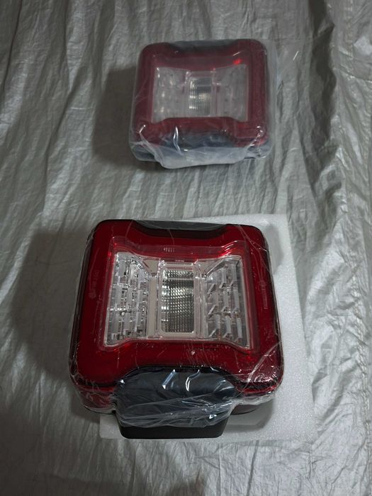 Vendo jogo de farolins traseiro para Jeep Wrangler JL