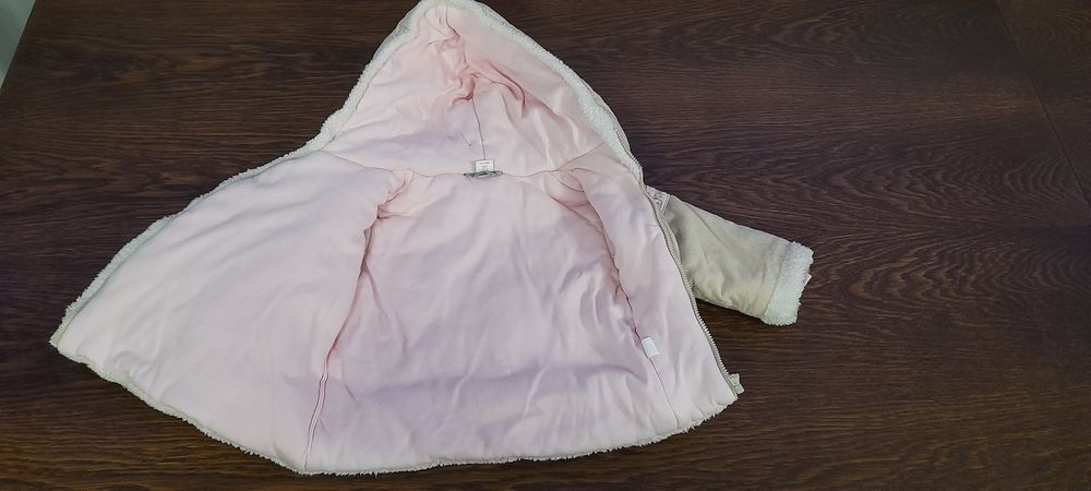 Ocieplana kurtka dla dziewczynki. Rozmiar 68