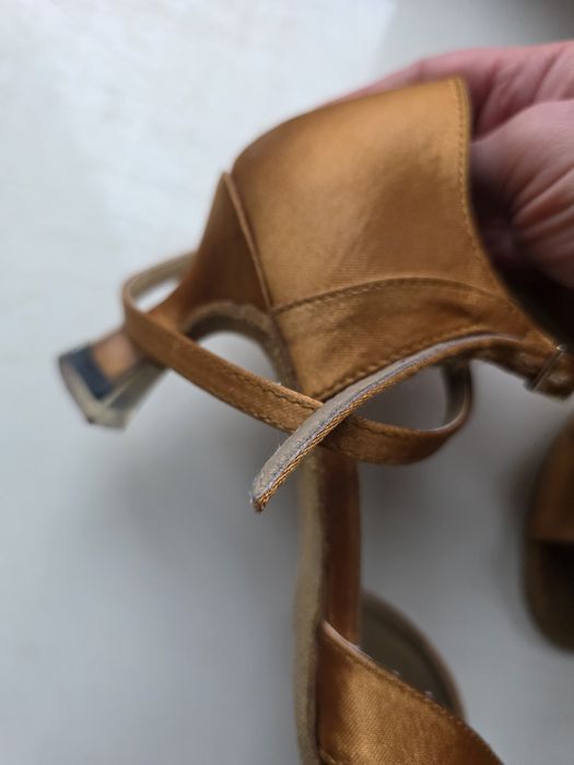 Продам танцювальні сандалі