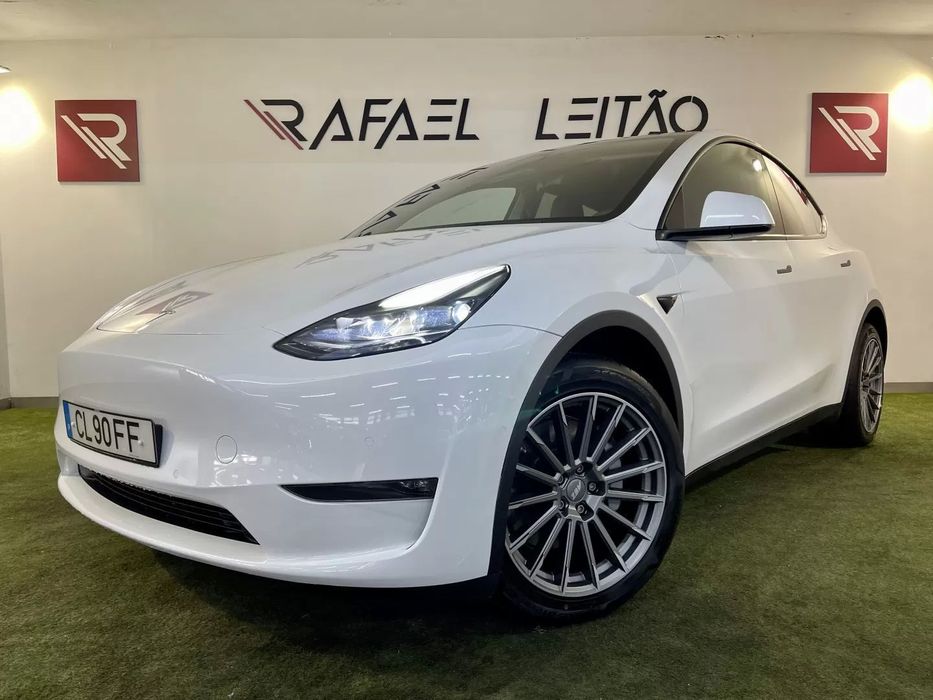 Tesla Model Y Long Range All-Wheel Drive