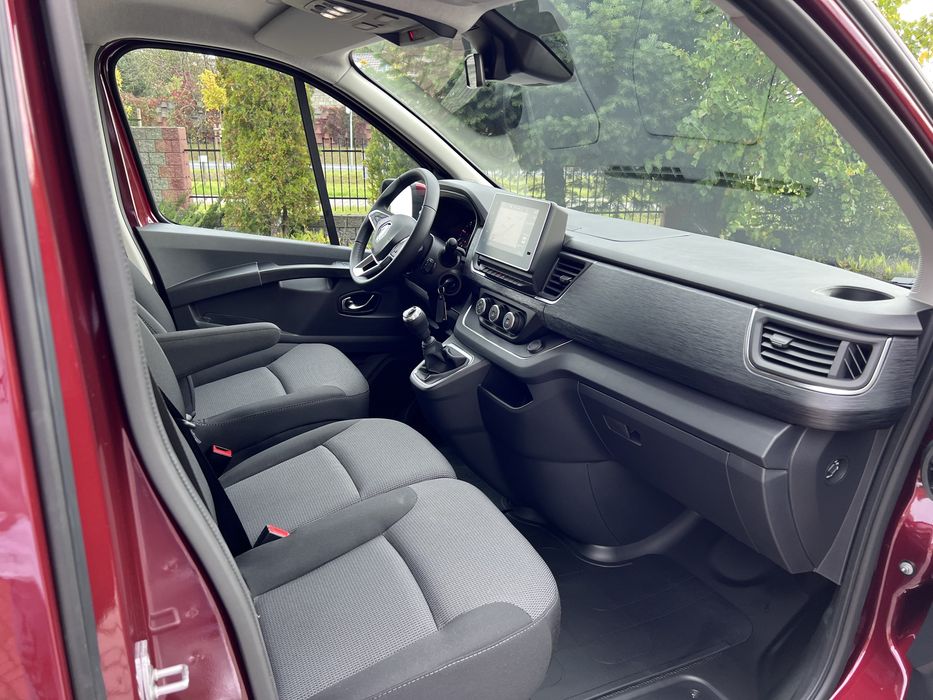 Wynajem busa dziewięcio osobowego Wypożyczalnia bus 9 osób Nowy model