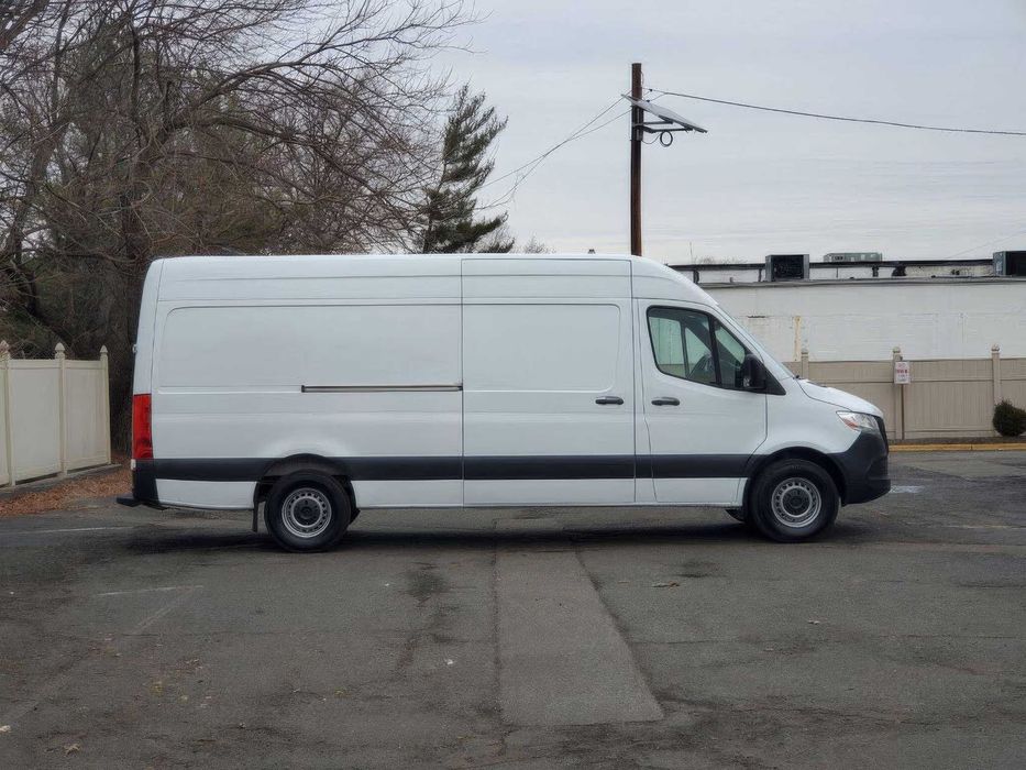 Mercedes-Benz Sprinter      2021