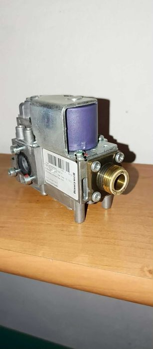 Elektrozawór gazowy Vaillant Honeywell VK 8115V