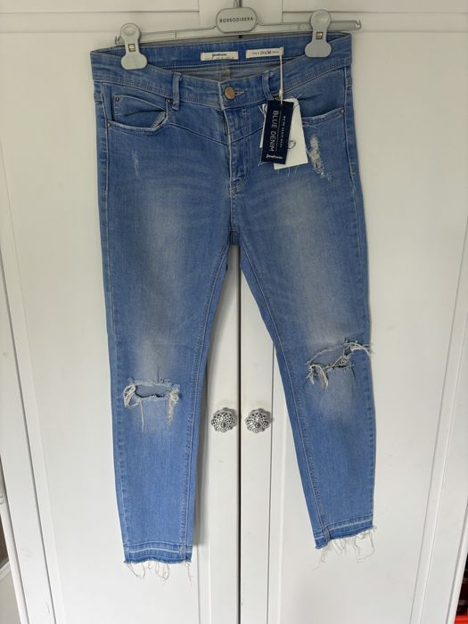 Stradivarius jeansy wysoki stan postrzepione vintage z dziurami rurki