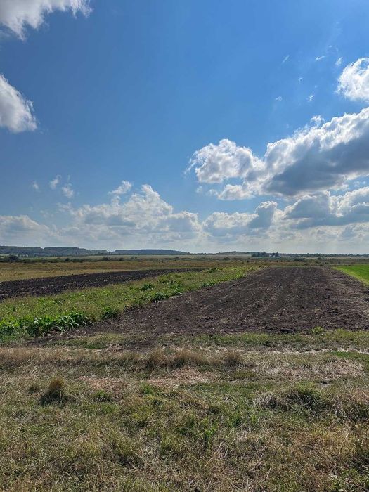 Продам земельну ділянку під будівництво.