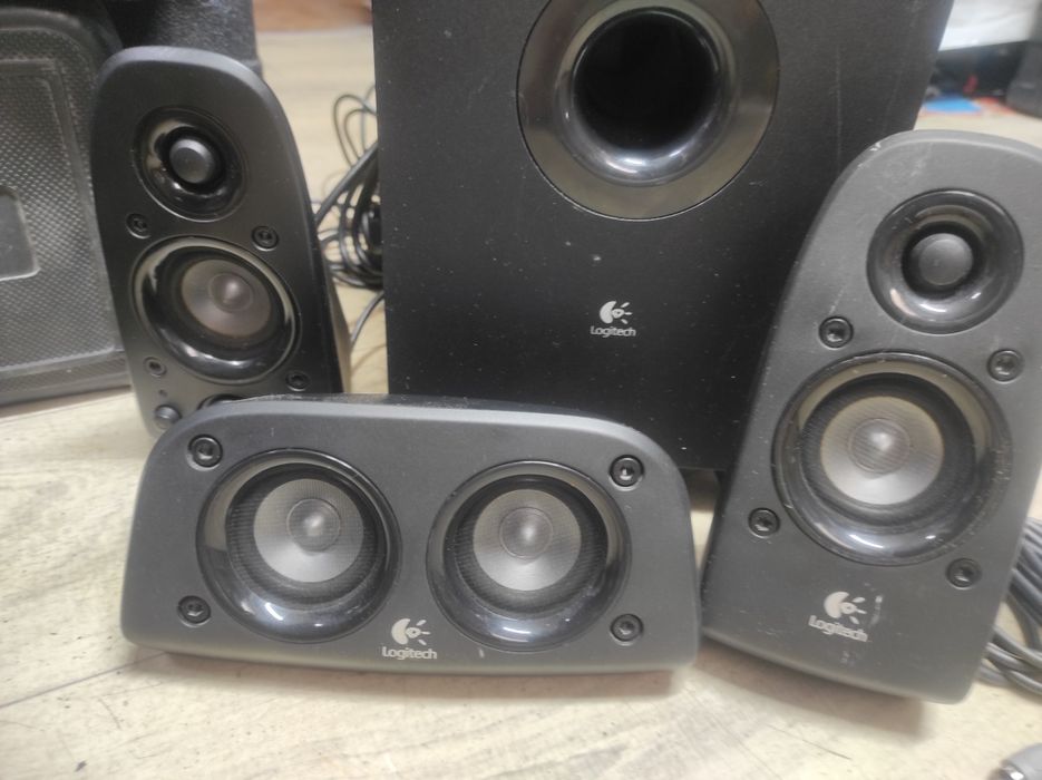 Głośniki Logitech Z506, plus subwoofer uszkodzony