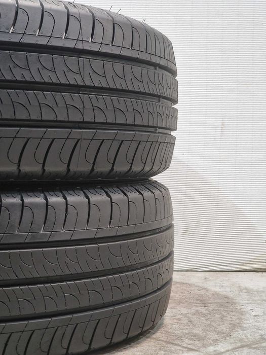 2 Pneus 215/60R17C GOODYEAR Semi Novos