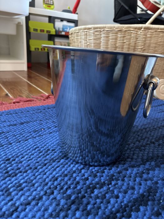 Balde de gelo de metal com protecao