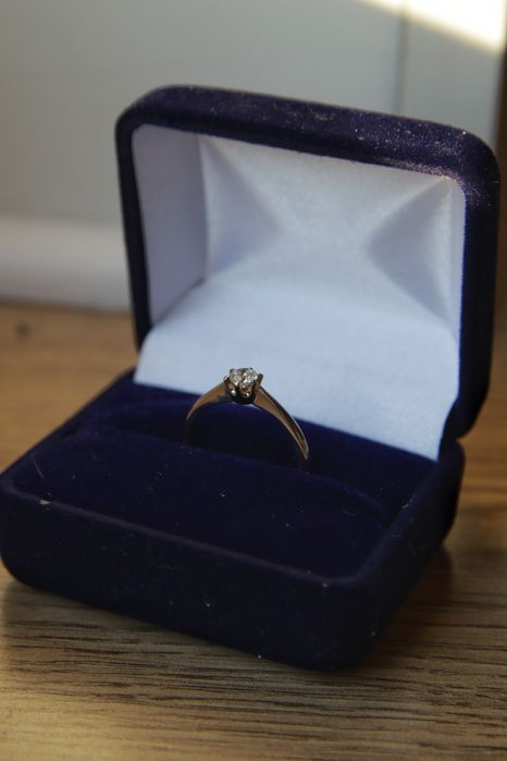 Pierścionek z białego złota 585 z brylantem 0,24 ct | SI1 E VG | 11-12