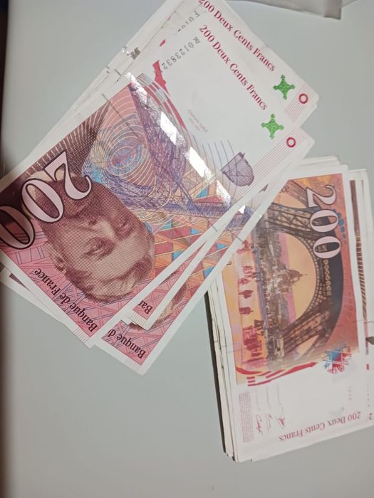 lote de notas de 200 francos de Gustave Eiffiel em muito bom estado