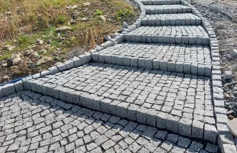 Укладка бруківки, тротуарної плитки, граніту, гранітної шашки