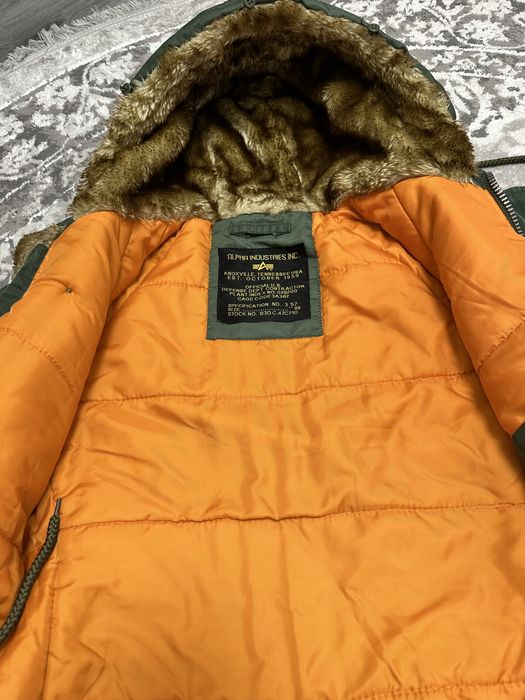 Жіноча парка / куртка Alpha Industries.