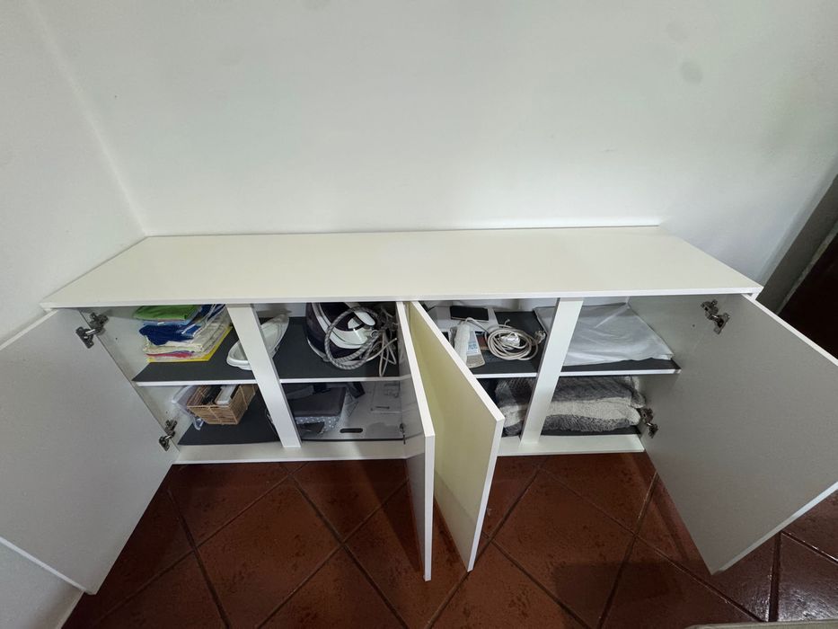 Aparador branco lacado em excelente estado