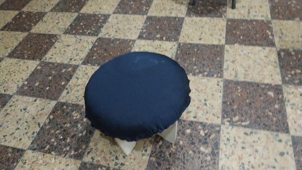 Banquinho de madeira