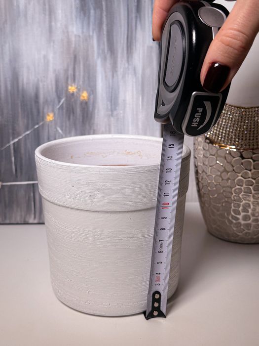 Doniczka oslona na doniczkę gliniana biała śtednia 13cm