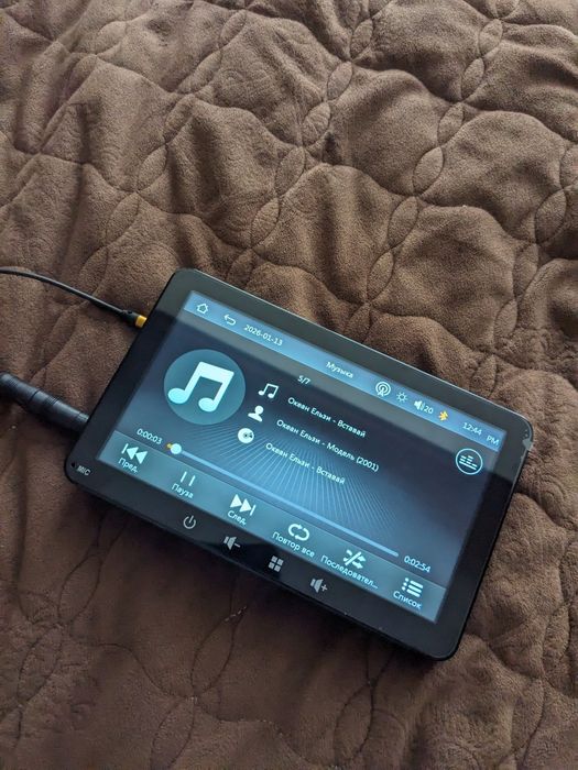 Мультимедійний монітор для авто, Carplay та Android Auto.