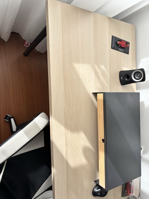 Conjunto Secretaria Ikea + base de monitor e cadeira gaming