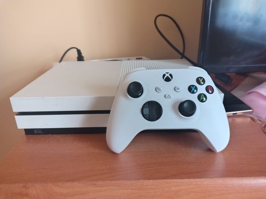 Xbox one+pad sprzedam