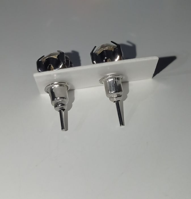 Nowe kolczyki srebrne diamenciki ze stali nierdzewnej wkrętki