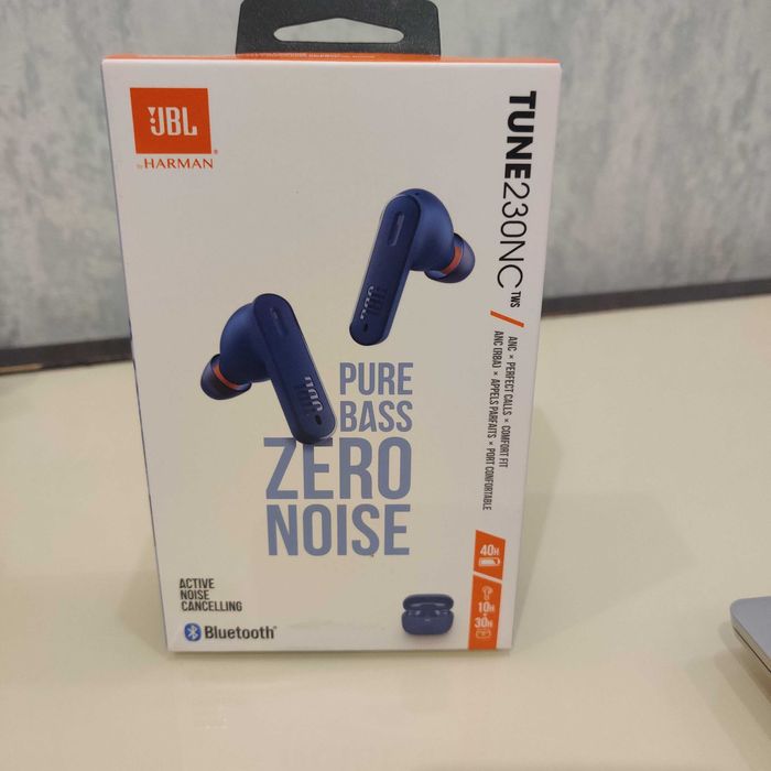 Продаю бездротові навушники JBL Tune 230 NC
