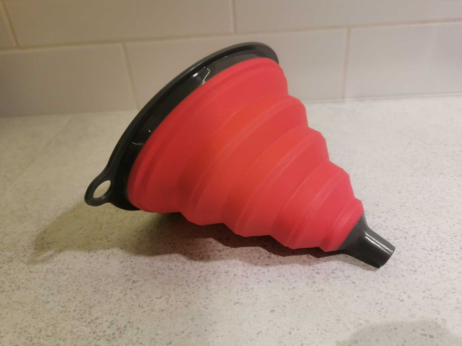 Silikonowy składany lejek 4,5–15cm, średnica 10-15cm, czerwony
