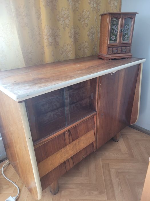 Szafka z witryną z lat 60