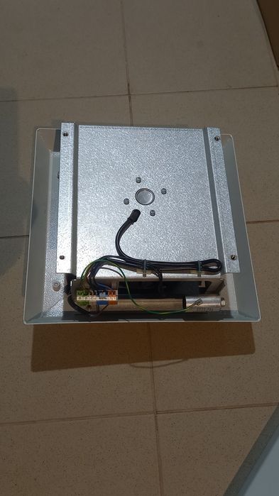 Wentylator odciagowy szafy Rack wraz z dzaszkiem R45E225 nowy
