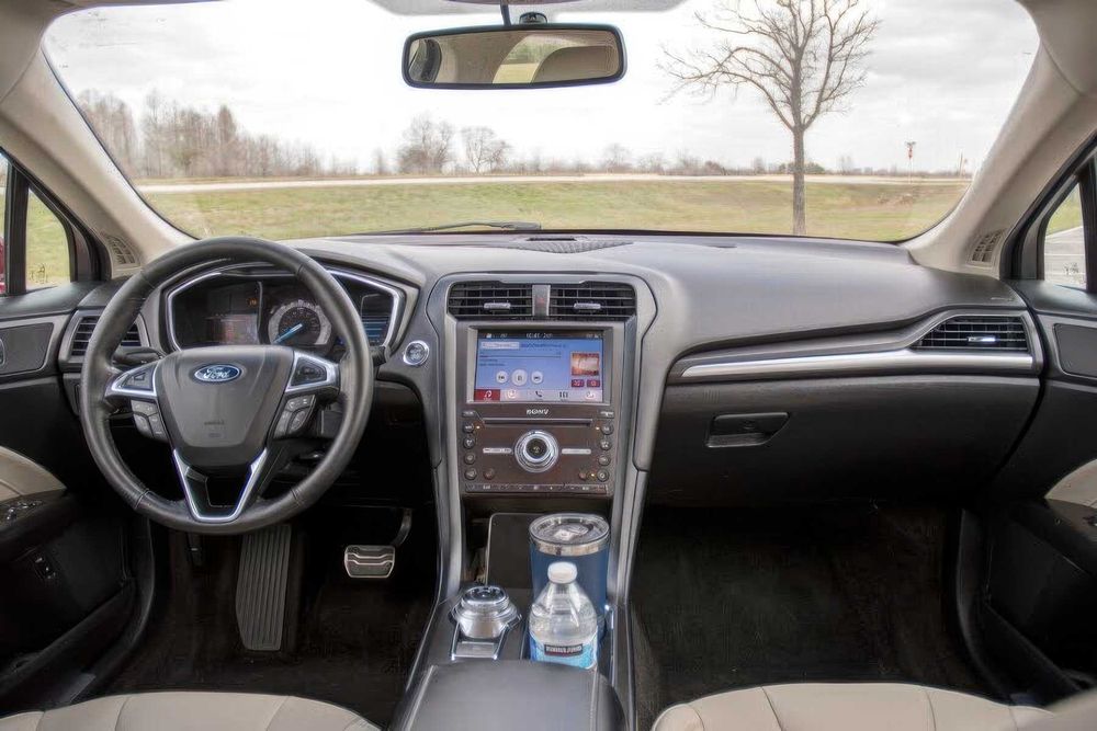 Ford Fusion Hybrid Titanium      2017