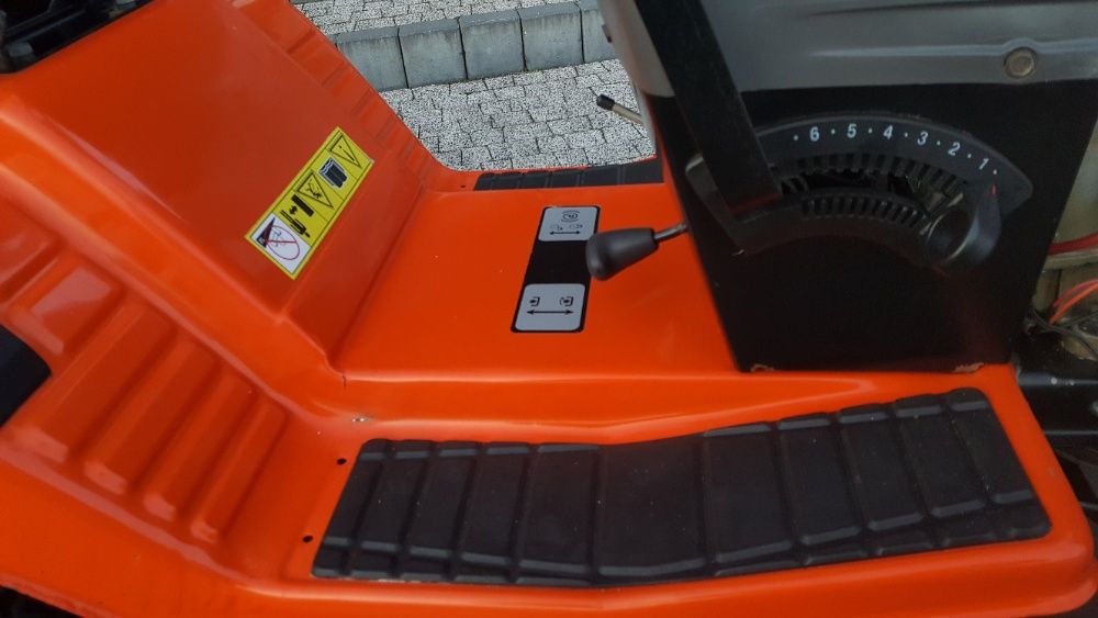 Traktor ogrodowy kosiarka Husqvarna , John deere, pług