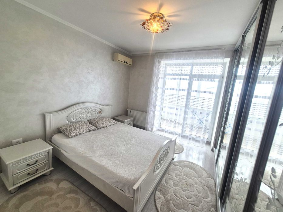 Укомплектована 3-кімнатна квартира в обжитому будинку.