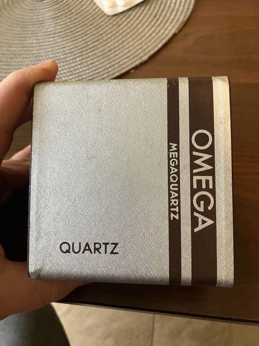 Omega Speedmaster lcd Quartz pudełko złoty