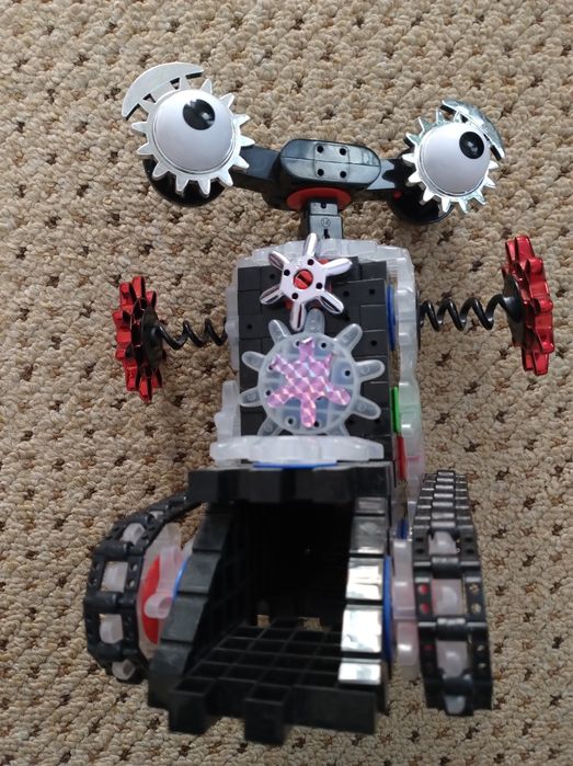 Zabawki robot i sejf