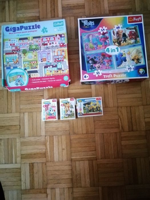 5 pudełek puzzli