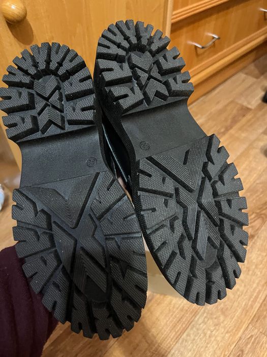 Чорні класичні шкіряні лофери