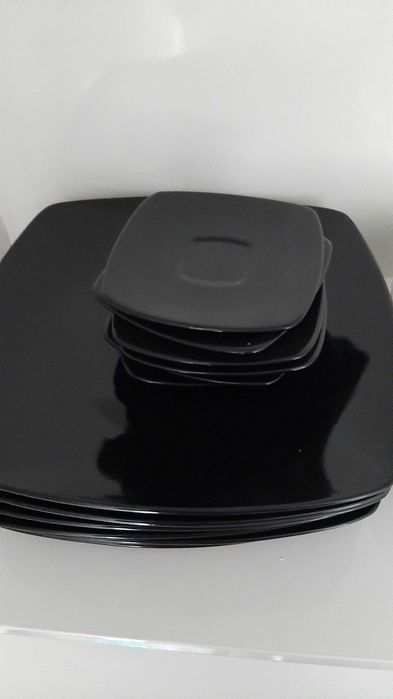 Serviço de pratos completo do gato preto64284077975426124