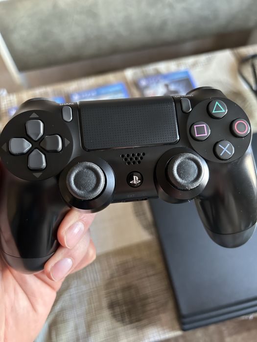 PlayStation 4 Pro 1TB + 3 игры + геймпад |