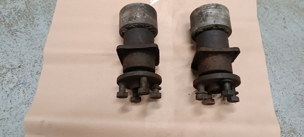 Fiat 126p piasty tylne + obudowy łożysk+ łożyska Stary typ ST fiat 500