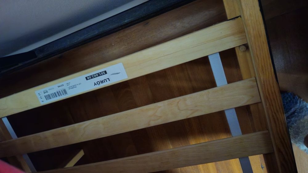 Cama 140×200cm + estrados + colchão