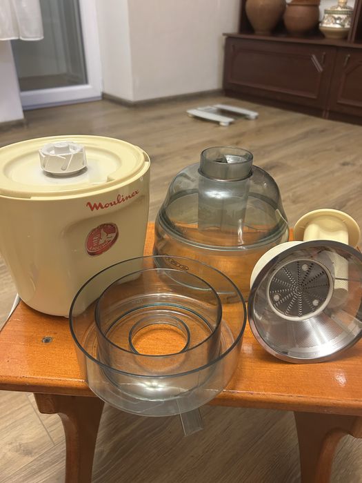 Соковитискач Moulinex JU210