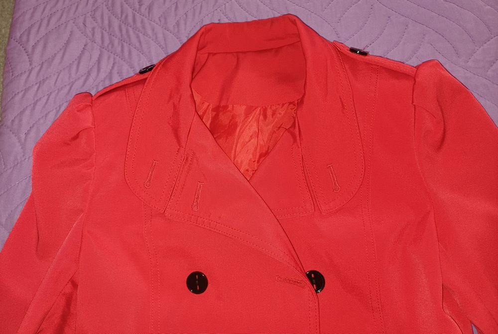 Parka/Gabardina em vermelho como nova