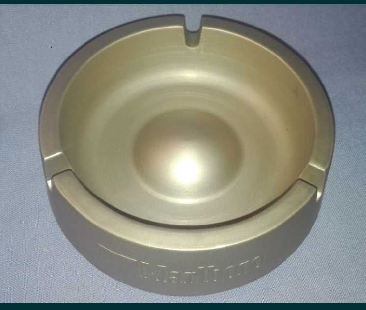 Conjunto de 9 cinzeiros com publicidade
